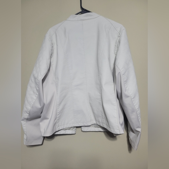 NWOT BACCINI Cream pleather jacket 3X (PTP 22.5) fits like 1X - Picture 2 of 4